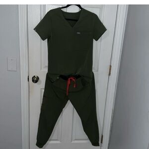 Figs Zamora jogger XS petite, Figs Katarina one pocket scrub top XS olive green